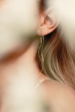 Load image into Gallery viewer, Dainty threader earrings, pull through, wire earrings, double layer earrings, wavy earrings, boho, lightweight, unique, dangle earrings, 925