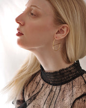 Load image into Gallery viewer, Large circle hoops, minimalist, statement hoops, geometric earrings, boho hoops, wire hoops, G earrings, G hoops, large gold hoops, 925