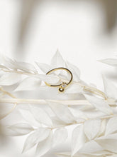 Load image into Gallery viewer, ASTRID - 18K gold vermeil cubic zirconia ball ring French vintage spiral twist thin gold ring minimalist stacking gold filled ring gift 6 7