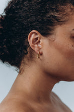 Load image into Gallery viewer, LELA - Vintage style gold twist hoop earrings wave hoops classic chunky midi spiral rope gold entwined wreath hoop stacking interwoven