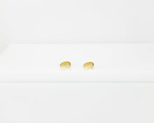 Load image into Gallery viewer, Small dome cuff, twist chunky cuff, mini croissant, gold cuff earrings, shell shaped, vintage twist earring, no piercing, wrap earring