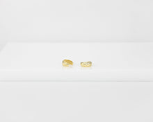 Load image into Gallery viewer, Small dome cuff, twist chunky cuff, mini croissant, gold cuff earrings, shell shaped, vintage twist earring, no piercing, wrap earring