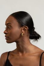 Load image into Gallery viewer, Ribbed chunky hoops, puff hoop earring, canelé dessert, bold hoops, large gold hoops, thick hoops, statement earring, creme brule, puffy