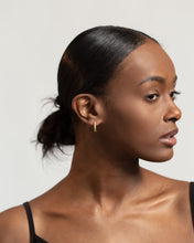 Load image into Gallery viewer, Hammered oval hoops, chunky gold hoops, O hoop earrings, textured hoops, hinged clicker, vintage, lightweight, boho hoops, 925 silver