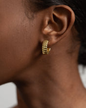 Load image into Gallery viewer, Ribbed chunky hoops, puff hoop earring, canelé dessert, bold hoops, large gold hoops, thick hoops, statement earring, creme brule, puffy