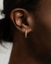 Load image into Gallery viewer, Hammered oval hoops, chunky gold hoops, O hoop earrings, textured hoops, hinged clicker, vintage, lightweight, boho hoops, 925 silver