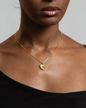 Load image into Gallery viewer, Heart picture locket, 18k gold vermeil, gold filled, ribbed heart, photo pendant, vintage heart locket, friendship, mom, silver, rose gold