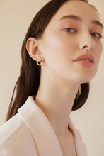 Load image into Gallery viewer, Laurel wreath earring, dainty bold, wrap twist rope, mini croissant, tiny dome, small dainty bold hoops, spiral crescent Dôme vintage stud