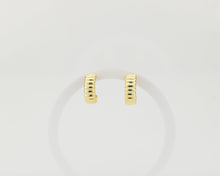 Load image into Gallery viewer, Ribbed chunky hoops, puff hoop earring, canelé dessert, bold hoops, large gold hoops, thick hoops, statement earring, creme brule, puffy

